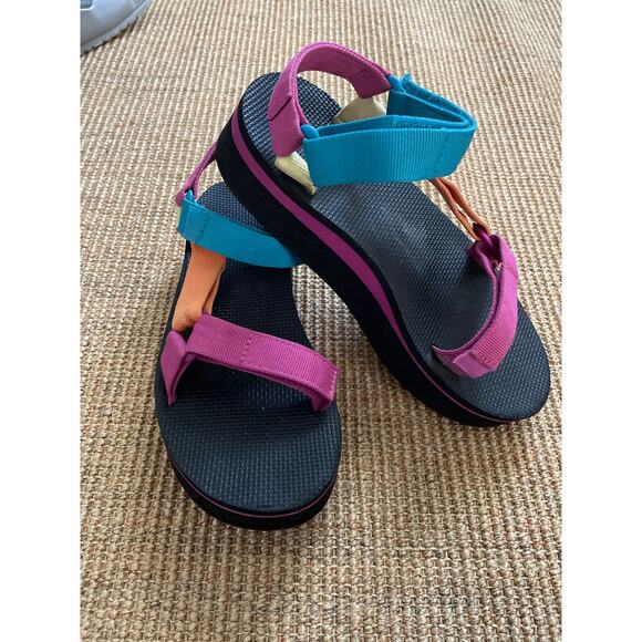 Teva Shoes - Gently Worn Teva Flatform Universal Sandal - US W8 - Retro Multi